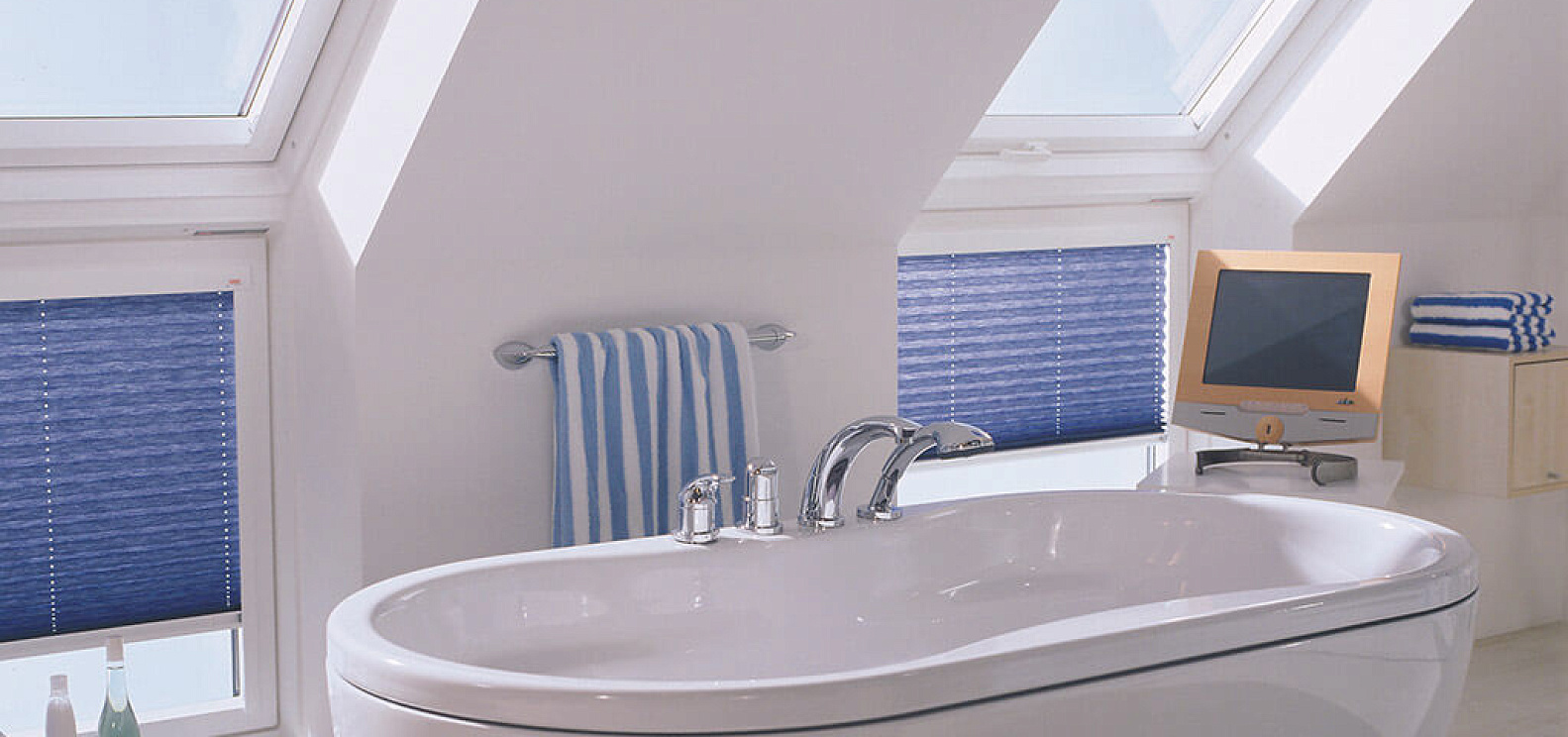 Шторы плиссе Luxaflex® для мансардных окон