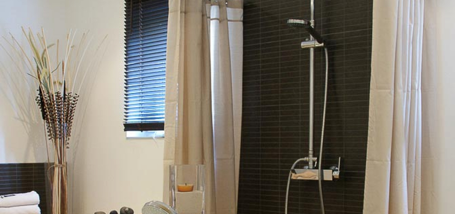 Карниз для ванной и душа полукруглый