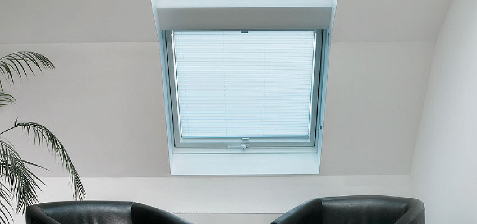 Шторы плиссе Luxaflex® для мансардных окон