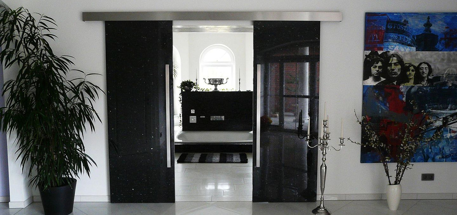 Раздвижные двери SCHÜCO из камня