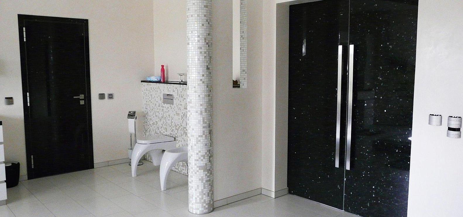 Межкомнатная дверь SCHÜCO из камня